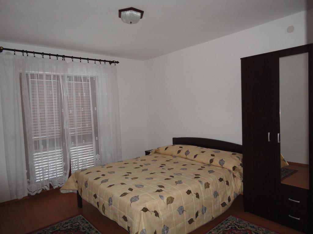 Apartments Jadranka Pula Bagian luar foto